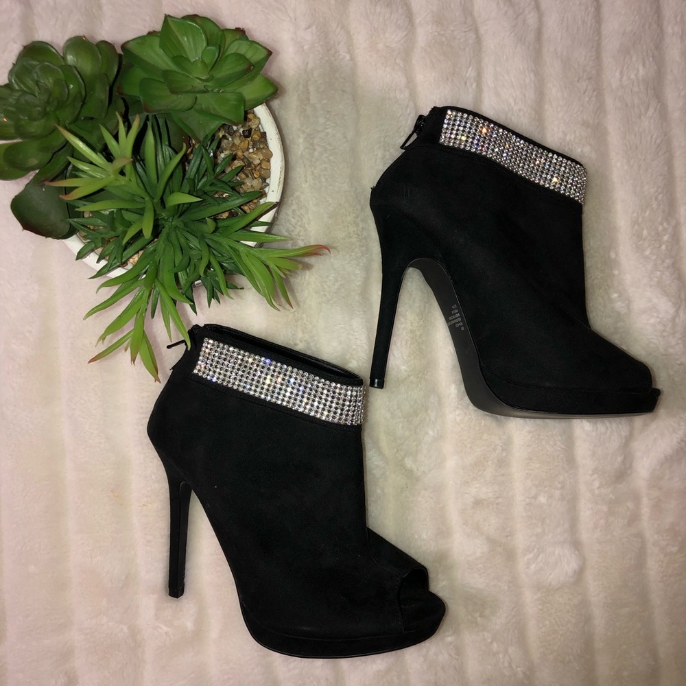 I. Miller beautiful shoes black Heels size 8 semi New